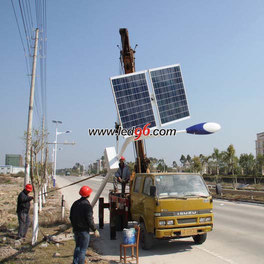 太阳能LED路灯灯杆安装图